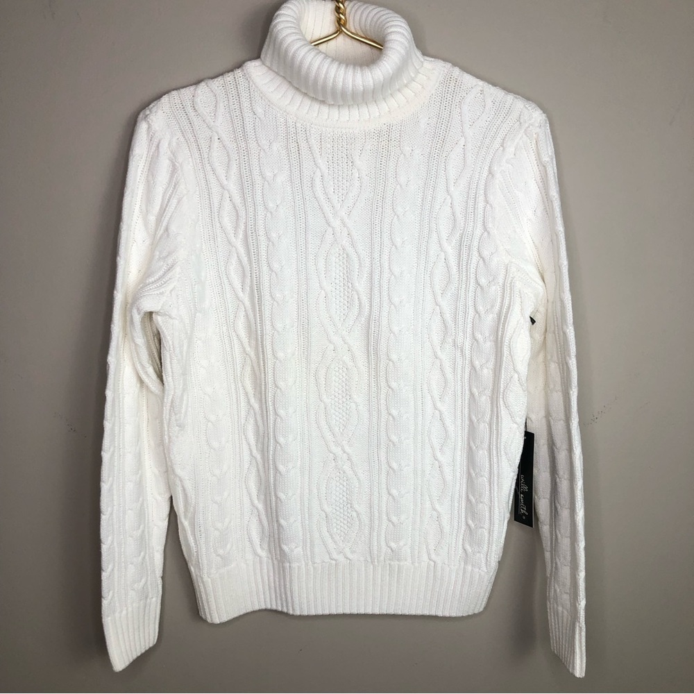 White 100% cotton cable knit turtleneck sweater M